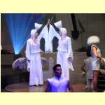 entertain18219.jpg